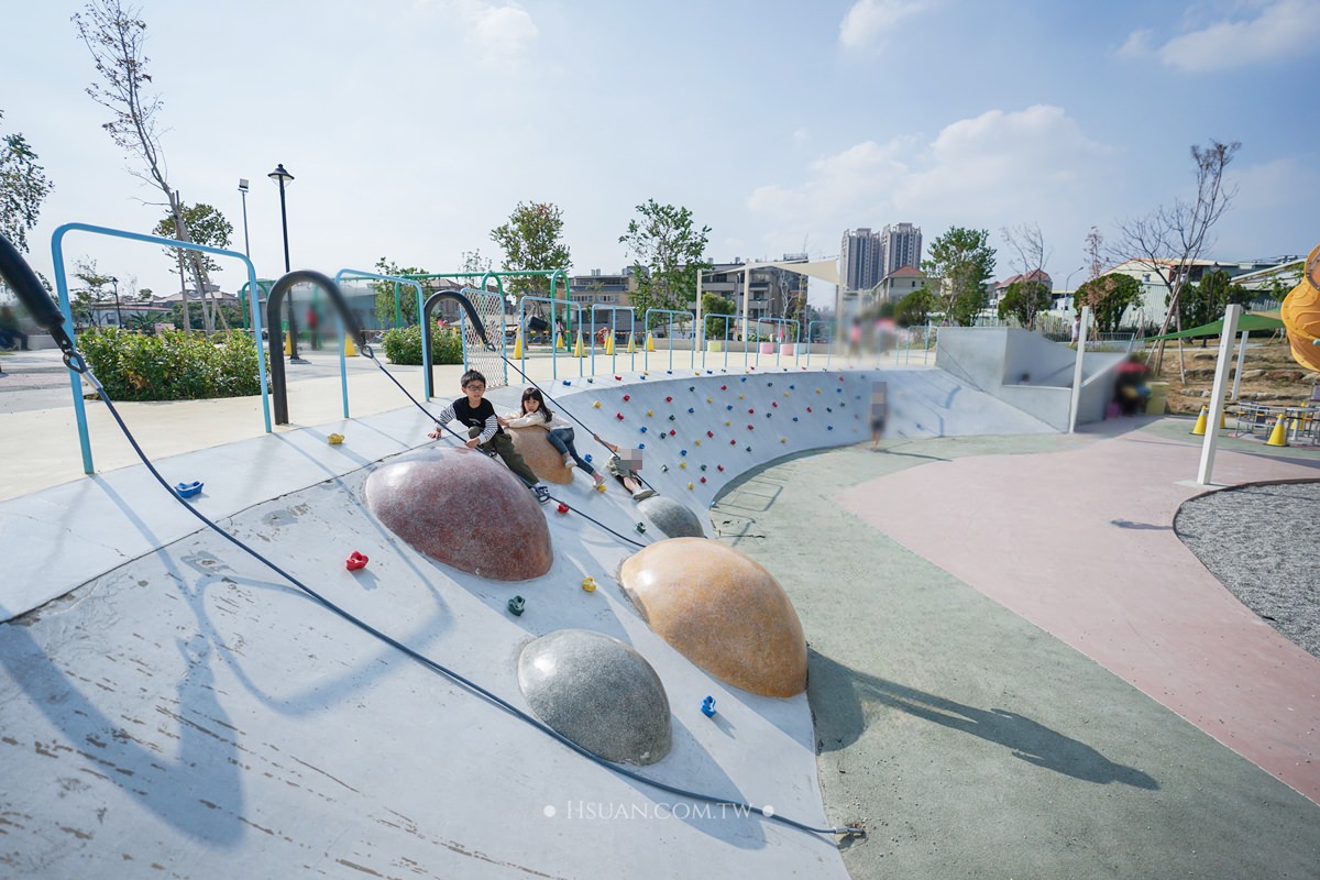 |台中親子景點|台中屯區藝文中心、馬卡龍公園、旱溪夜市、紙箱王創意園區♥台中親子一日遊 - 第9張圖